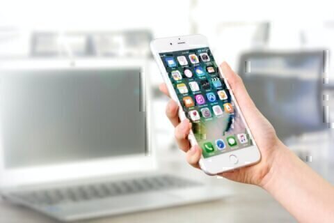 iPhone / iPad で写真・画像の色や明るさを調整するには?